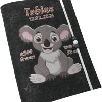 U Heft Hülle Filz mit Namen datum Impfpass fach Koalabär untersuchungsheft hülle personalisiert geschenk geburt dunkel Bild 1