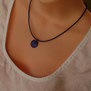 Kobaltblaue Damenkette - Baumwolle, Silber, Edelstahl und Keramik Bild 3