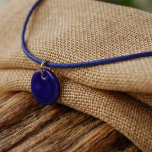 Kobaltblaue Damenkette - Baumwolle, Silber, Edelstahl und Keramik Bild 4
