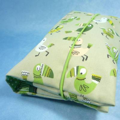 Windeltasche mit grünen Tukanen | Wickeltasche für Baby unterwegs | Universaltasche