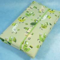 Windeltasche mit grünen Tukanen | Wickeltasche für Baby unterwegs | Universaltasche Bild 2