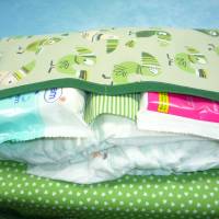 Windeltasche mit grünen Tukanen | Wickeltasche für Baby unterwegs | Universaltasche Bild 5