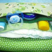 Windeltasche mit grünen Tukanen | Wickeltasche für Baby unterwegs | Universaltasche Bild 6