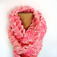 Schal aus Bändchengarn in weiss-rosa handgestrickt von Hobbyhaus Bild 10