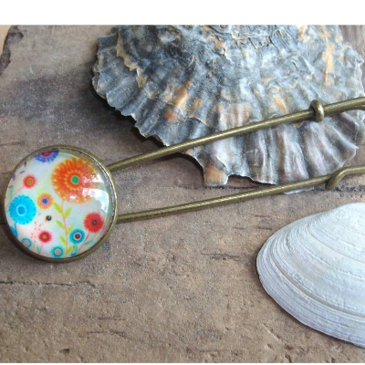 Tuchnadel/Kiltnadel mit hübschen bunten Blümchen