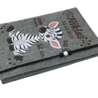 U Heft Hülle Filz mit Namen datum Impfpass fach Zebra untersuchungsheft hülle personalisiert geschenk geburt hell Bild 3