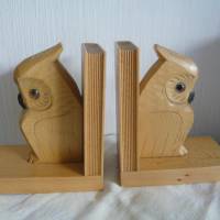 2 Buchstützen als Eulen gestaltet aus massivem Holz Bild 1