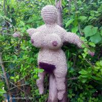 gehäkelte NANA - Figur, nackte Göttin, mit Bikini Bild 7