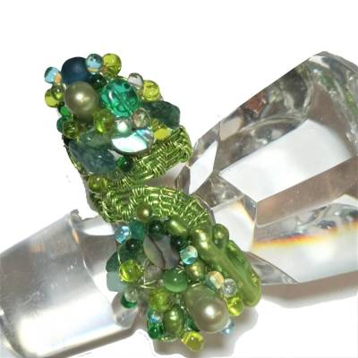 Ring grün Peridot, Prehnit, Abalone und Biwaperlen Spiralring handgewebt in wirework boho ausgefallen