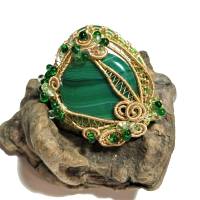 Großer Ring Achat grün 55 x 45 mm handgemacht in wirework goldfarben crazy Handschmuck Bild 1