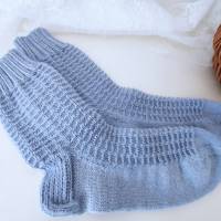 Socken Gr. 40/41 gemütliche Wollsocken Ringelsocken mit schönem Strickmuster, handgestrickt in himmelblau blau Bild 1