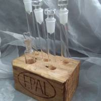 Reagenzglashalter Reagenzglasständer Tablett  *Reagenz-EPAL* aus einem Palettenklotz und antiken Reagenzgläsern Bild 2