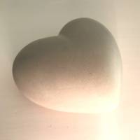 Schönes Herz aus Beton, grau, 8 x 6,5 cm Bild 2