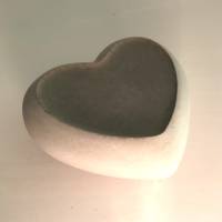 Schönes Herz aus Beton, grau, 8 x 6,5 cm Bild 3