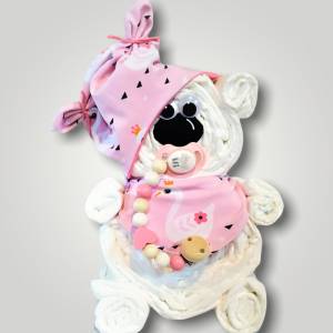 Windeltorte Bär Windelgeschenk Windelbär individuelles handmade Geschenk zur Geburt für Mädchen rosa Schwäne Ohrenmütze Bild 2
