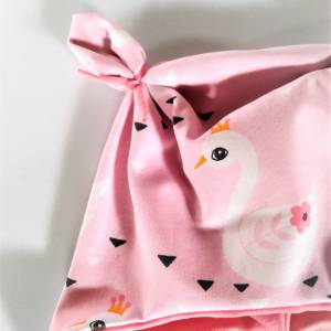 Windeltorte Bär Windelgeschenk Windelbär individuelles handmade Geschenk zur Geburt für Mädchen rosa Schwäne Ohrenmütze Bild 5
