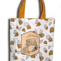 Personalisierter bestickter Stoffbeutel Shopper Tasche mit Wunschnamen Honigbienen Bienenkörbe Stickerei Applikation Bild 1