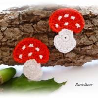2 gehäkelte Pilze - Häkelapplikationen zum Aufnähen - Tischdeko,Streudeko,Herbst,Winter, rot, weiß Bild 3