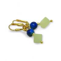 Ohrringe "Capri" lagunenblaue runde Glasperlen mit limonengelben diagonalen Würfeln aus China-Jade (6mm) vergold Bild 1