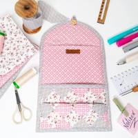 Kleine Wandtasche für den Schreibtisch oder an der Nähmaschine, mit Notizleiste und 2 praktischen Taschen Bild 1