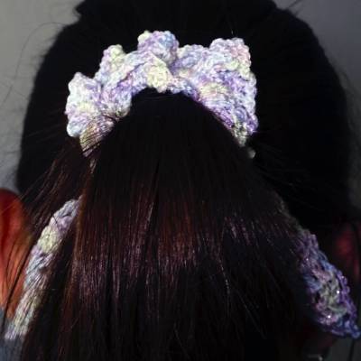Kreiere dein einzigartiges Haaraccessoire: Scrunchie + Band