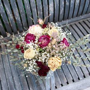 Brautstrauss Boho asymmetrisch Blumenstrauss aus ungespritzten getrockneten Rosen, Eukalyptus,etc. (teils Bio-Trockenblu Bild 5
