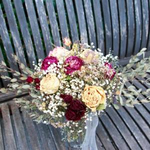 Brautstrauss Boho asymmetrisch Blumenstrauss aus ungespritzten getrockneten Rosen, Eukalyptus,etc. (teils Bio-Trockenblu Bild 6