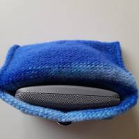 Kleine Filztasche mit Knopf, gestrickt, gefilzt, blau-türkis Bild 5