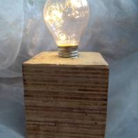 Tischlampe Dekolampe Glühbirme Lampe  *Glühlampe Stripes* aus einem Palettenklotz und alten Glübirne mit LEDs Bild 1