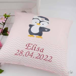 Kissen mit Wunschname Pinguin Mädchenkissen Kuschelkissen mit Name und Datum Geschenk zur Geburt Taufe Einschulung Bild 5