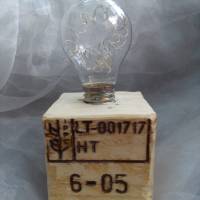 Tischlampe Dekolampe Glühbirme Lampe  *Glühlampe EPAL* aus einem Palettenklotz und alten Glübirne mit LEDs Bild 3