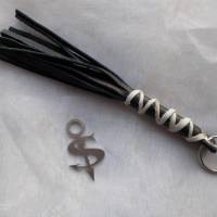 Schlüsselanhänger Schmuckanhänger Schlüsselring echt Leder  Little Whip schwarz weiß Bild 1