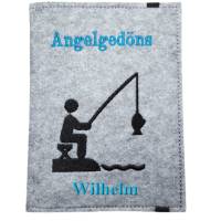Hülle / Etui für den Angelpass / Angelschein Angler am Steg personalisierbar mit Namen Angelgedöns Bild 1