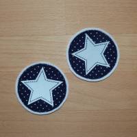 1 Paar Bügelflicken, rund 5,5 cm, blau-weiß mit reflektierenden Sternen, Biobaumwolle, Handarbeit Bild 1