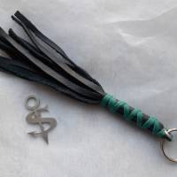Schlüsselanhänger Schmuckanhänger Schlüsselring echt Leder  Little Whip schwarz grün Bild 1