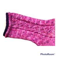 Wollsocken handgestrickt, Socken Gr. 40/41, in Fliederfarben mit einem Falschen Zopf, Haussocken, Kuschelsocken Bild 2