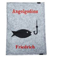 Hülle / Etui für den Angelpass / Angelschein Fisch Angelhaken personalisierbar mit Namen Angelgedöns Bild 1