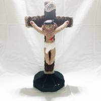 Jesus am Kreuz, gehäkelte Statue Bild 7