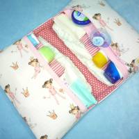 Windeltasche mit Prinzessinnen und Hasen | Wickeltasche für Baby unterwegs | Universaltasche Bild 4