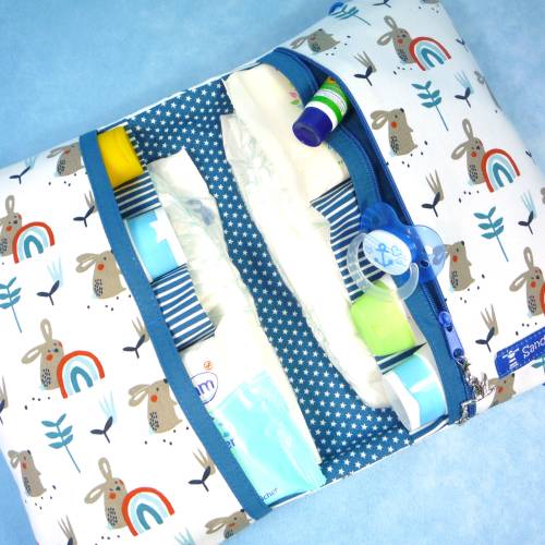 Windeltasche mit Hase und Regenbogen | Wickeltasche für Baby unterwegs | Universaltasche