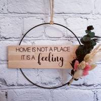 Flowerloop mit Holzschild "Home is not place" Bild 1