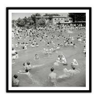 KUNSTDRUCK Sommer 1942 - swimming pool II.- Historische Schwarz-weiss Fotografie - Vintage Art - Fineart Geschenkidee Bild 1