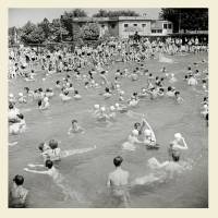 KUNSTDRUCK Sommer 1942 - swimming pool II.- Historische Schwarz-weiss Fotografie - Vintage Art - Fineart Geschenkidee Bild 3
