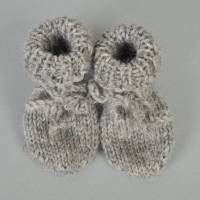 Babysocken Babyschuhe grau Wolle 0-3 Monate Bild 1