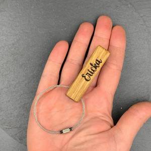 Schlüsselanhänger in Stäbchenform aus massiver Eiche personalisiert mit Wunschtext, Geschenk für Freund, Eltern, Großelt Bild 3