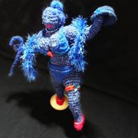 Skulptur : Die blaue Tänzerin, gehäkelte Figur Bild 10