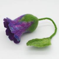Schlüsseltasche türkis - Blume aus Filz, handgearbeitete Schlüsselblume für Blumenfreunde, Filzblüte für Gartenliebhaber Bild 8