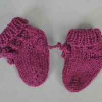 Babysocken Babyschuhe rotviolett Wolle 0-3 Monate Bild 2