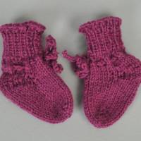Babysocken Babyschuhe rotviolett Wolle 0-3 Monate Bild 5