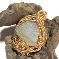 Ring handgemacht in creme beige Achat in wirework goldfarben handgewebt statementring Bild 1